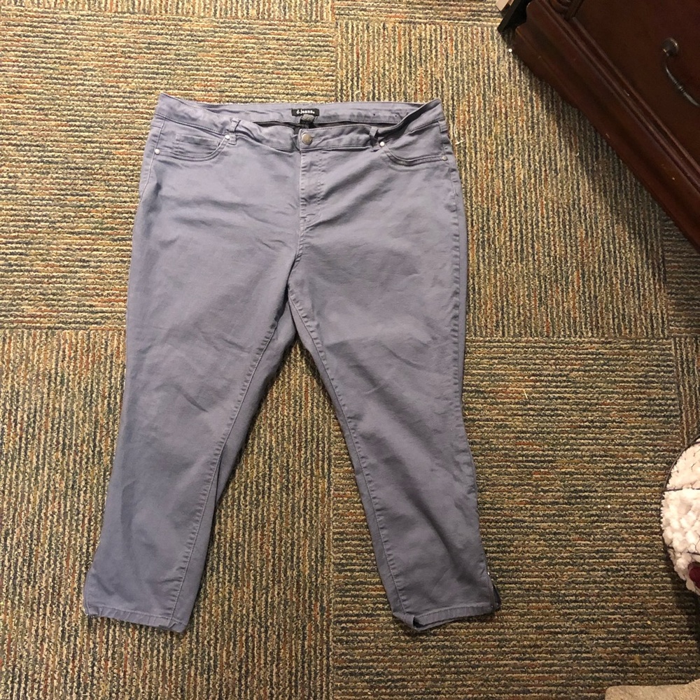 D. Jeans grey blue cropped jeans 22w